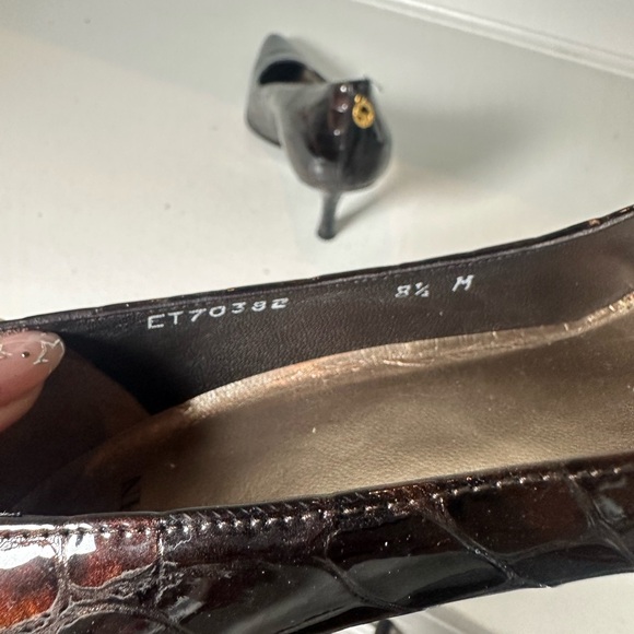 St. John Pointed Toe Croc Embossed Leather Pumps Heels Women’s 8.5M Brown - Picture 9 of 11